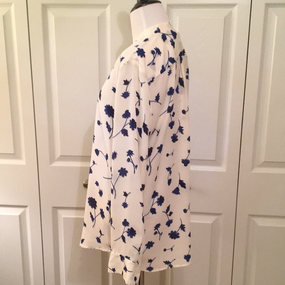 Banana Republic floral print blouse size M - Picture 3 of 6